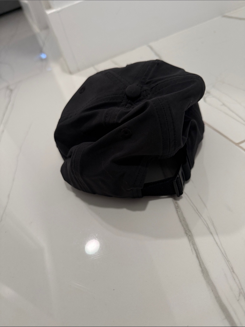 ALO Yoga Black Cap with White 'alo' Logo - Picture 2 of 3